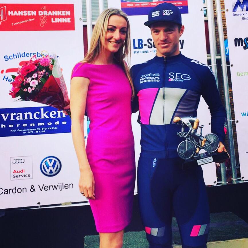 SEGRacing's tweet photo. We love it when the podium girl matches her dress with our kit 😄👌! @yoerihavik #KernenOmloop @TopcompetitieNU http://t.co/kmLCe1V924