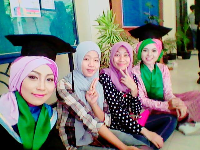 ira_chikako's tweet photo. Graduation konco http://t.co/uxgeFXq9dX