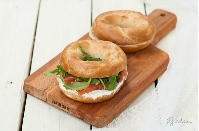 naturarla's tweet photo. Bagel de salmón y #quesocremaArla con una pinta estupenda .. http://t.co/s3Omsosn9a ¡Enhorabuena @Galeteria_blog ! http://t.co/f7eXaPFLBj