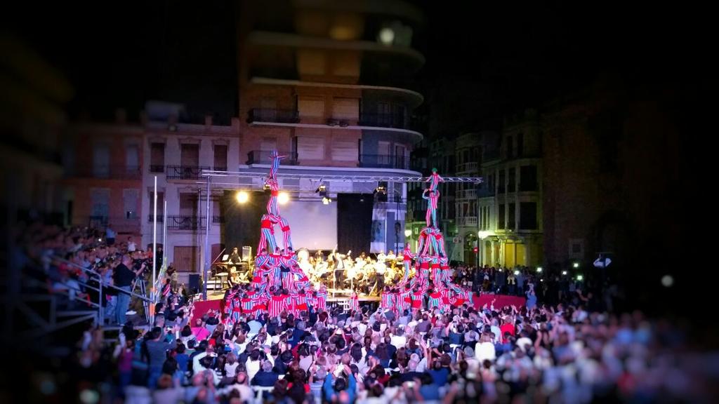 SMAlgemesi's tweet photo. Gràcies a tot el públic que ens va acompanyar en aquest concert. Molt bones festes a tots i totes!! http://t.co/ZVtLUpgy6i