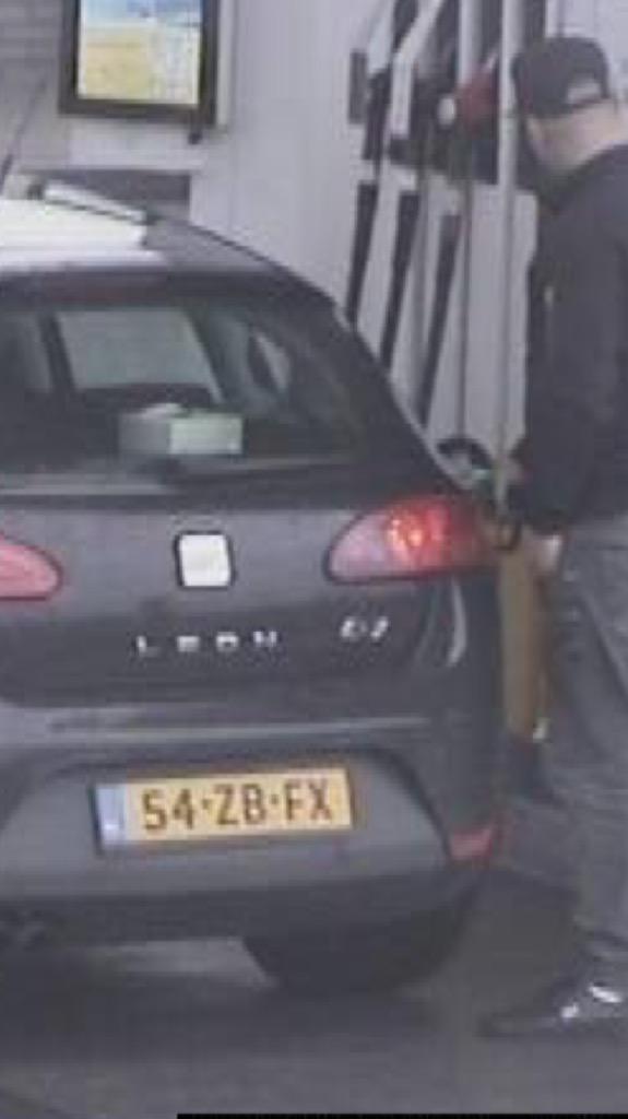 _doorrijder's tweet photo. Nieuwe #doorrijder #dief #gestolen auto #kenteken 54-ZB-FX http://t.co/5WnXt0z3eT