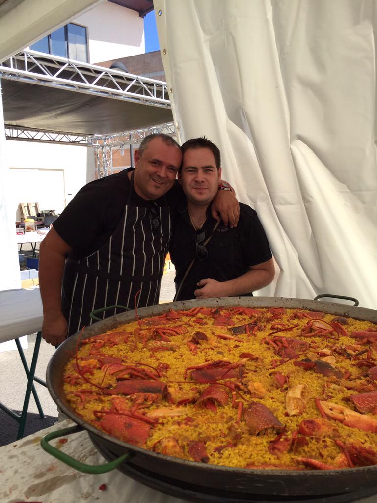 m_miki_103's tweet photo. ¡¡Espectacular Paella ofrecida por Chef Berni y que días más buenos por Asturias!! http://t.co/F4WBIevKNq