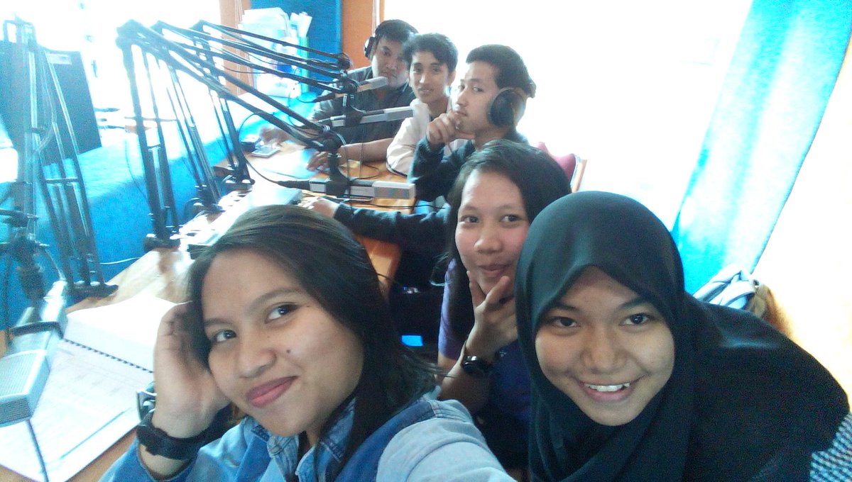 adul_hm's tweet photo. Now! radio pro2 kendari, mahasiswa teknik informatika UHO http://t.co/NJmt41YcLU