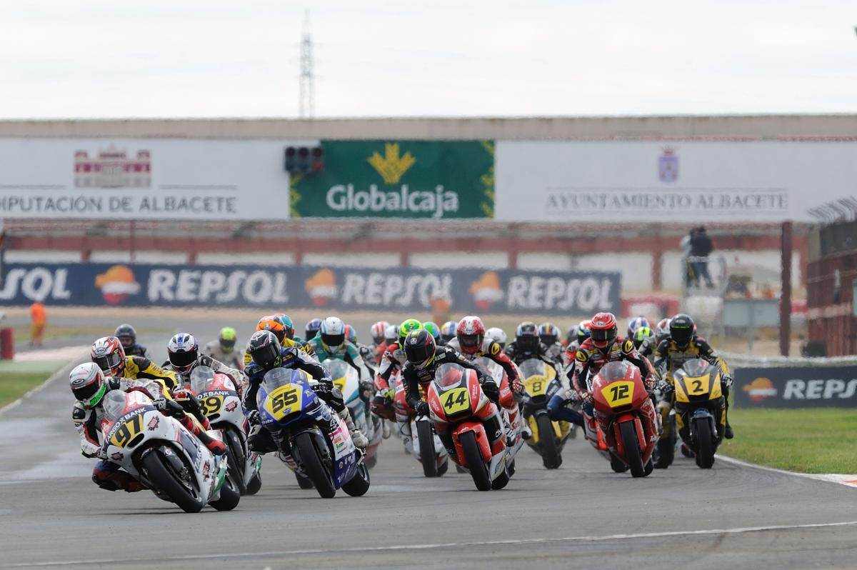 MotoGP's tweet photo. The Circuito de Albacete played host to a thrilling days racing for the @CEVMotorcycle:  http://t.co/Un2qn2h34X http://t.co/SetWsz1xdV