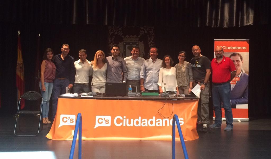 vsanmcs's tweet photo. Gracias concejal @pblcarmona x dejarnos usar la Sala de Juntas de Distrito Moratalaz para 1a Asamblea #CsMoratalaz 👍 http://t.co/sN2FCADC52
