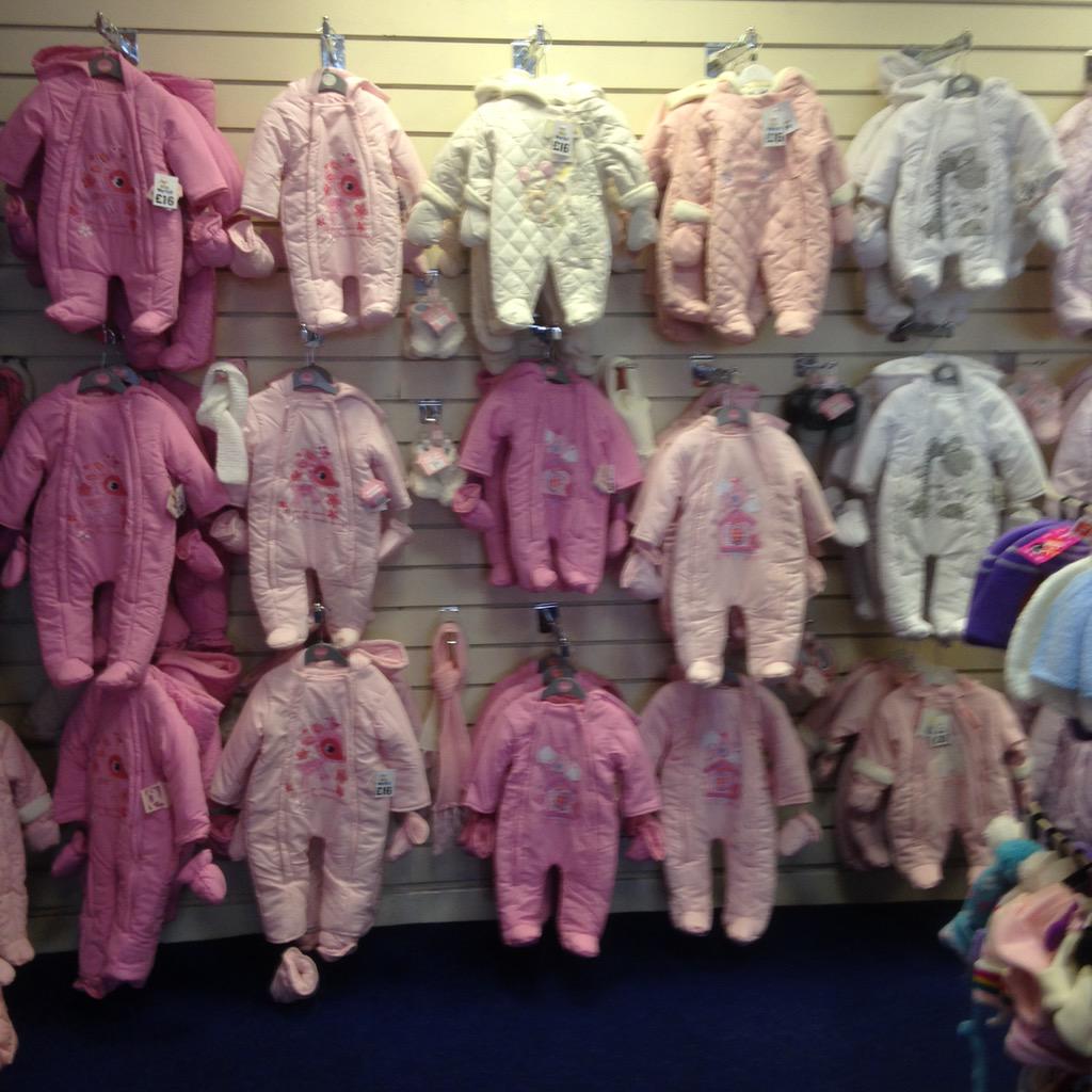 contact52096554's tweet photo. Great range of costs £20 &amp;snowsuits £16 http://t.co/BHdlLDLdnK