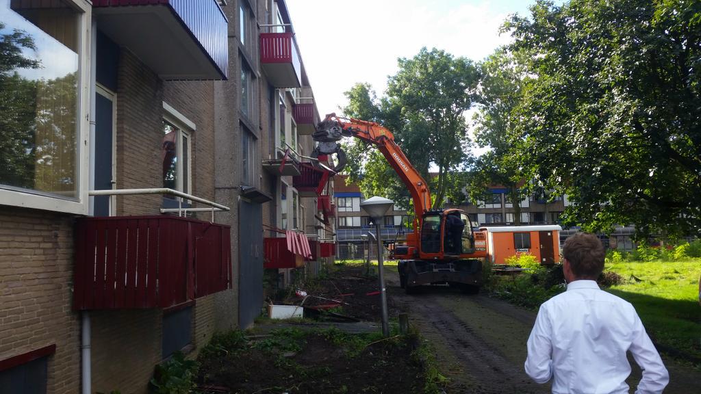 Sloop van de 4 flats met 80 woningen in het centrum van <a href="/StadEmmeloord/">Stad Emmeloord</a> is begonnen!