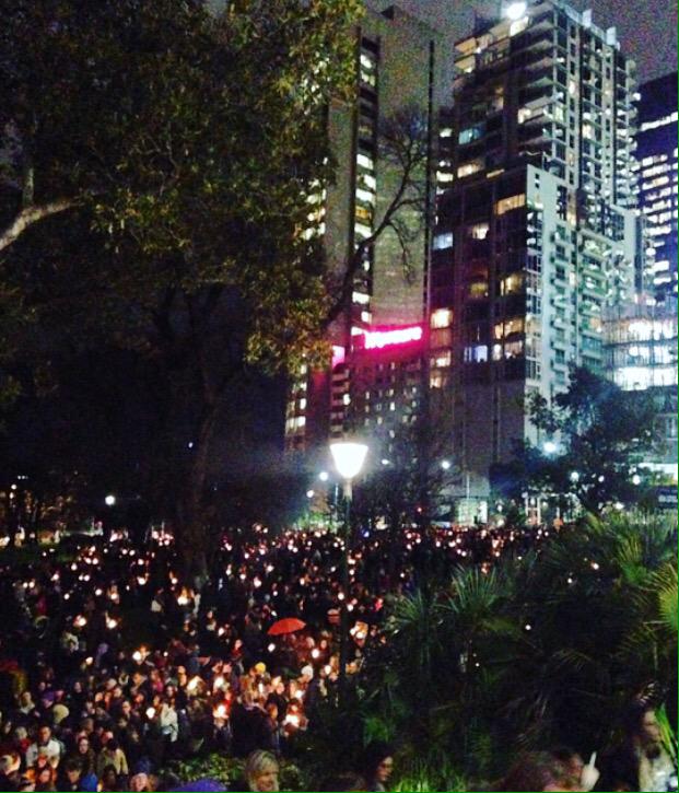 simmona_'s tweet photo. Incredible atmosphere tonight in the rain and cold. Proud of you Melbourne #lightthedark #foraylan http://t.co/53aXLcwRuX