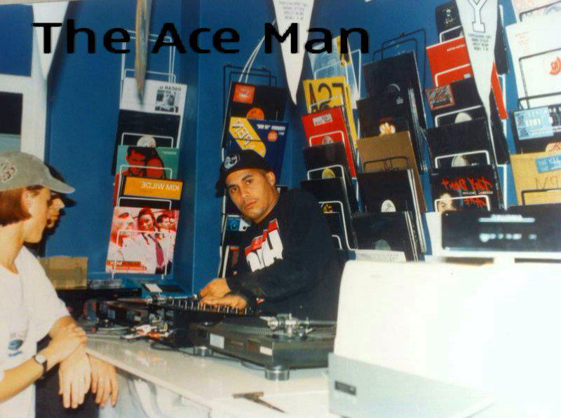 tonyacedj's tweet photo. loved this shop😀💞💚💛#djsyndicate!1998 http://t.co/gjrtxk6XqA