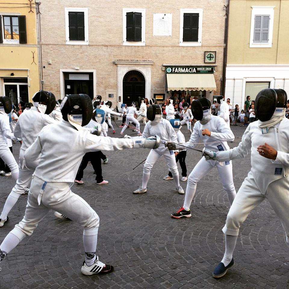 VVezzali's tweet photo. Ecco alcuni scatti dallo stupendo #FencingMob15, con il Club #Scherma #Montignano #Marzocca #Senigallia! http://t.co/rUl8xzpJqR