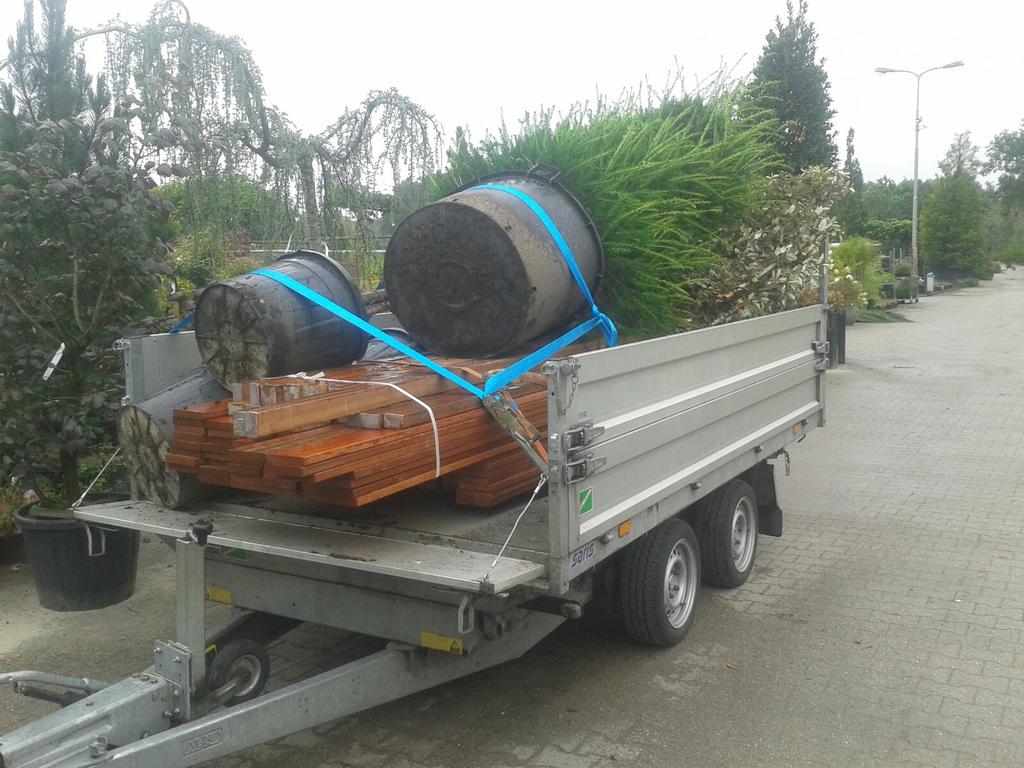 Vandaag beginnen we weer op een nieuw project. Vrijdag hebben we voorbereidend werk gedaan... #tuinaanleg