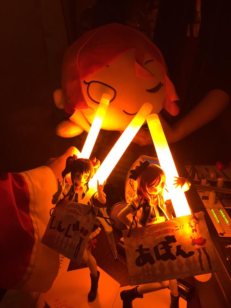 moca_711's tweet photo. 落ち着いたので、
LLBS11、お疲れ様でした！！
初めてにこコスなんてものをしました。AAガバガバだったけどできてよかった！けど最後のCPが一番楽しかったです。
私のジャンボ真姫ちゃん愛でてくれた方、ありがとう。
#LLBS11 http://t.co/D5o2azBjO9