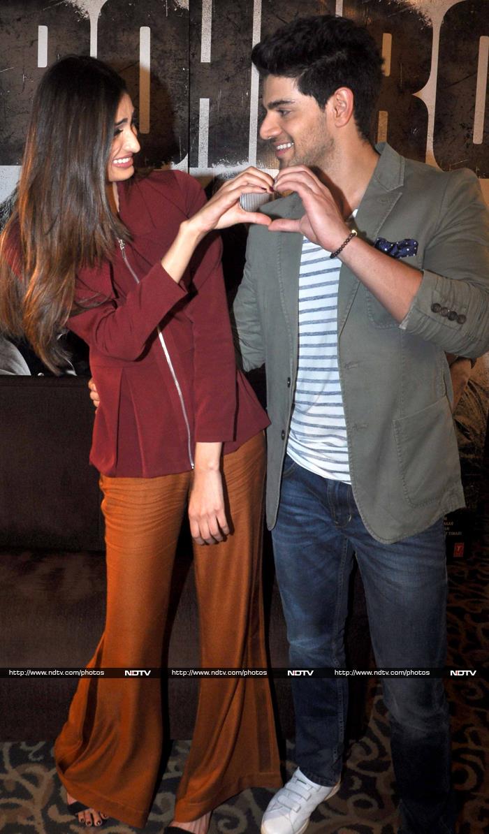 AthiyaShettyWeb's tweet photo. Pic Of The Moment 
Beautiful @TheAthiyaShetty #HeroThisFriday http://t.co/GWwjEIxnwA