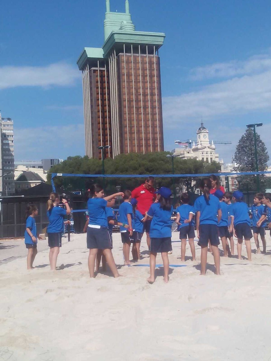 Sol,Madrid,voley playa,.. @Rfevb <a href="/deportegob/">CSD</a> #beactive. Con <a href="/nfb17/">Nazaret F. B.</a> y Javi Bosma. @FVBMadrid