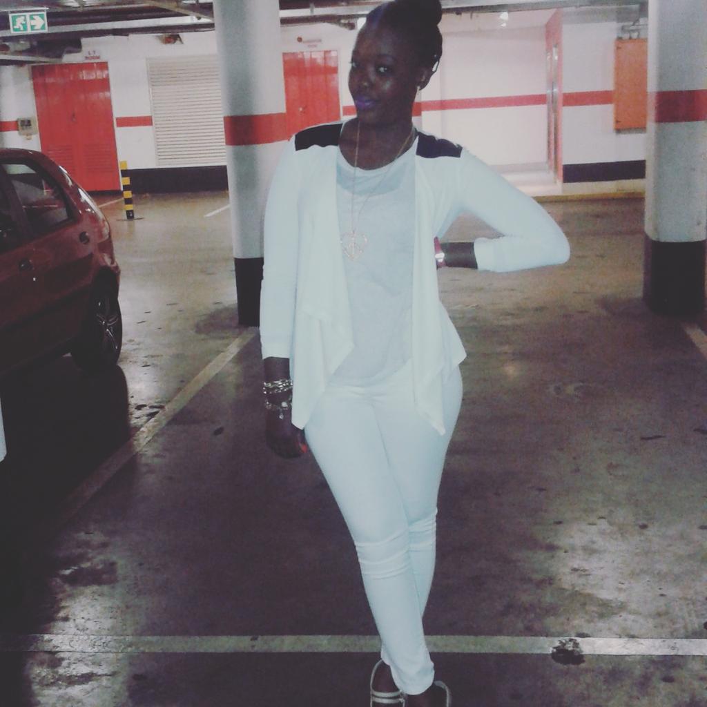 AndyMizz's tweet photo. All white at #kong http://t.co/AlJ7LFbFjS