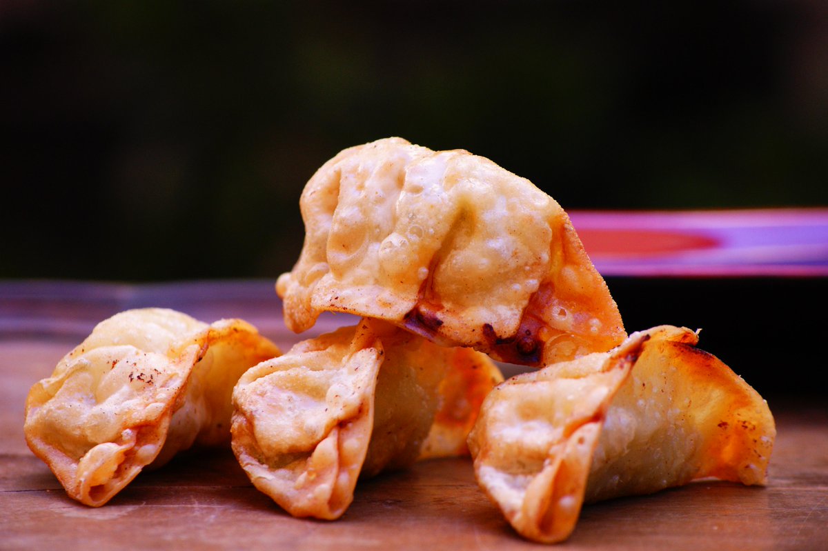 NoodleRest's tweet photo. Las #gyoza son unas empanadillas japonesas rellenas de pollo y verduras.
En #Noodlerest podéis elegir de 4 o 6 unids http://t.co/KM0NBcFMk4