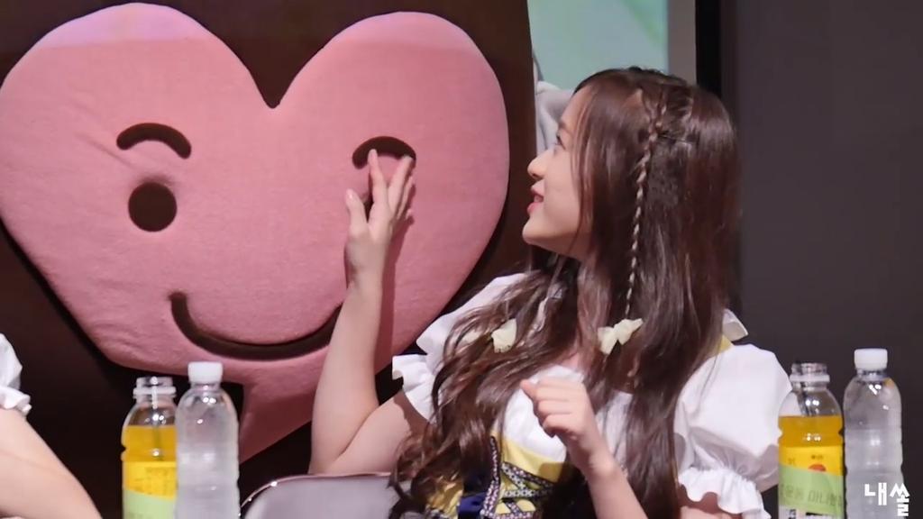 JINSOLworld's tweet photo. @4wallE 사월이랑 진솔이..😍 http://t.co/SmMlOvBPKi