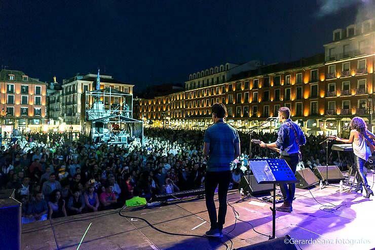 fiestasVLL's tweet photo. Anoche @QueridoWatson_ nos dejó boquiabiertos, ¡gran concierto! Aquí fotos de GerardoSanz Fotógrafos #fiestasVLL2015 http://t.co/qcotNidrqc