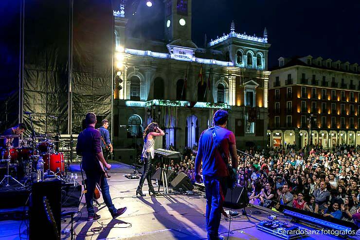 fiestasVLL's tweet photo. Anoche @QueridoWatson_ nos dejó boquiabiertos, ¡gran concierto! Aquí fotos de GerardoSanz Fotógrafos #fiestasVLL2015 http://t.co/qcotNidrqc