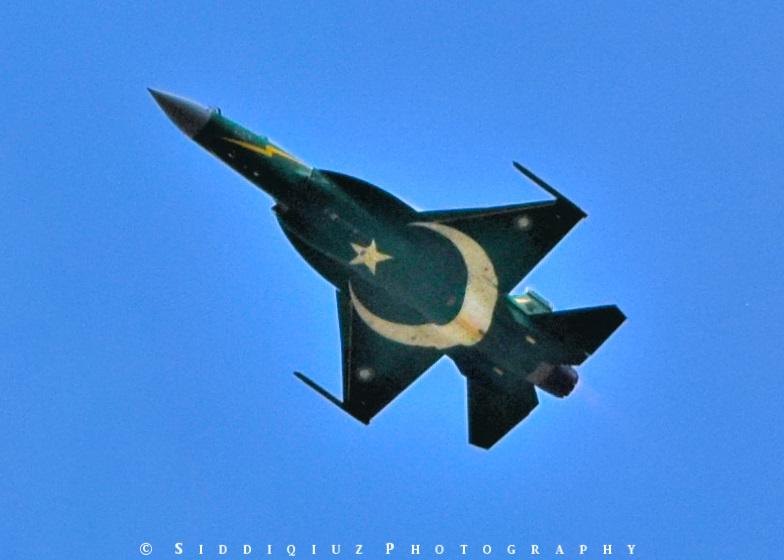 MUmerSid's tweet photo. Yesterday #AirShow Pictorial View JF-17 Thunder, Thundering the Sky #Islamabad #6thSeptPakDefenceDay
#AirDefenceDay http://t.co/ux3YLDuLoU