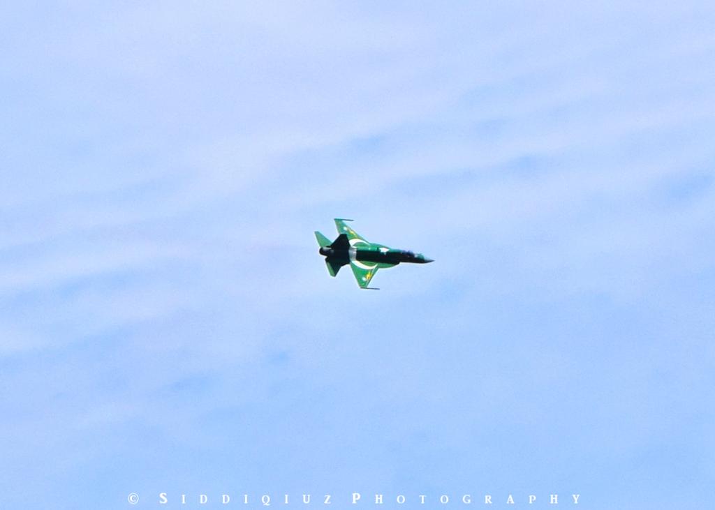 MUmerSid's tweet photo. Yesterday #AirShow Pictorial View JF-17 Thunder, Thundering the Sky #Islamabad #6thSeptPakDefenceDay
#AirDefenceDay http://t.co/ux3YLDuLoU