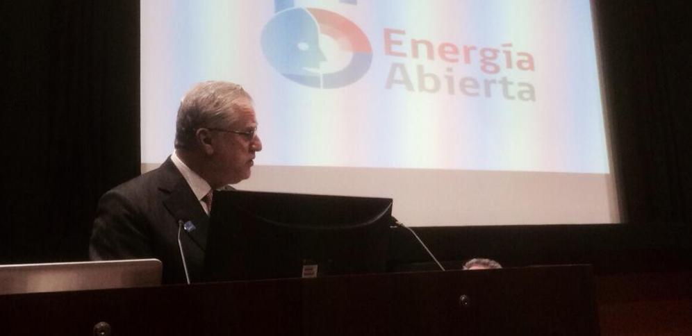 latercera's tweet image. Foto: Ministro Pacheco participa en encuentro de inversiones en Gran Bretaña en el marco de #ChileDay2015