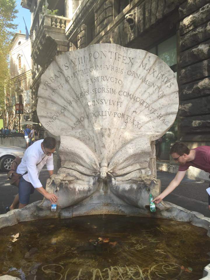 UofARomeCenter's tweet photo. Our last scavengers' pics!
#RomeFountainsScavengerHunt #Uarc http://t.co/THhqjhWVUp