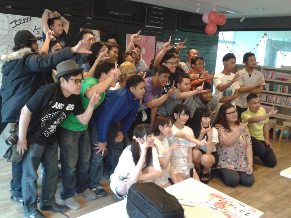 NihonID's tweet photo. Sedang ada sesi foto bersama fans #MnGLoveAndroid http://t.co/xTrgoZ4gI0