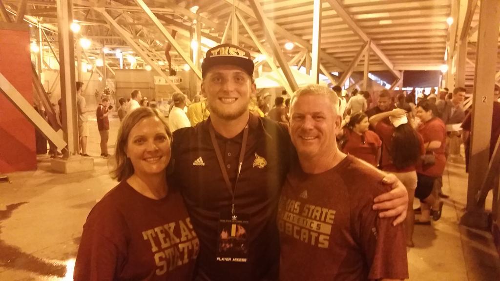 comanche_rules's tweet photo. What an awesome trip to see Landon play #10 FSU. You did great! Slap that!! #TXST #TXSTvsFSU http://t.co/EVSHFIJ5pM