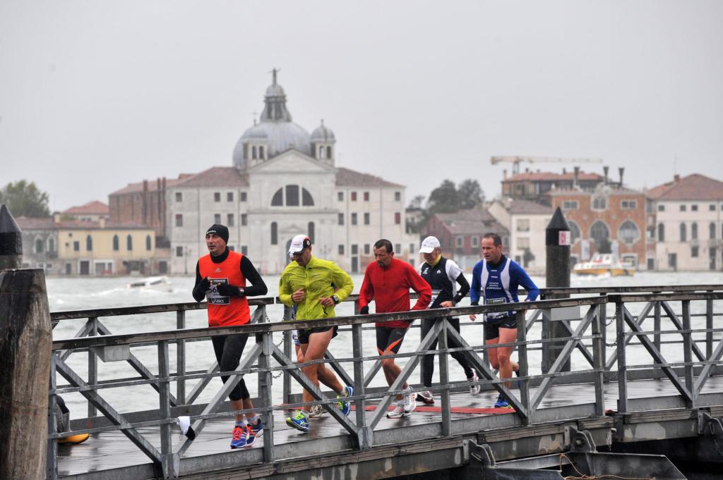Venice Marathon venetianlife.com/2015/09/07/ven…