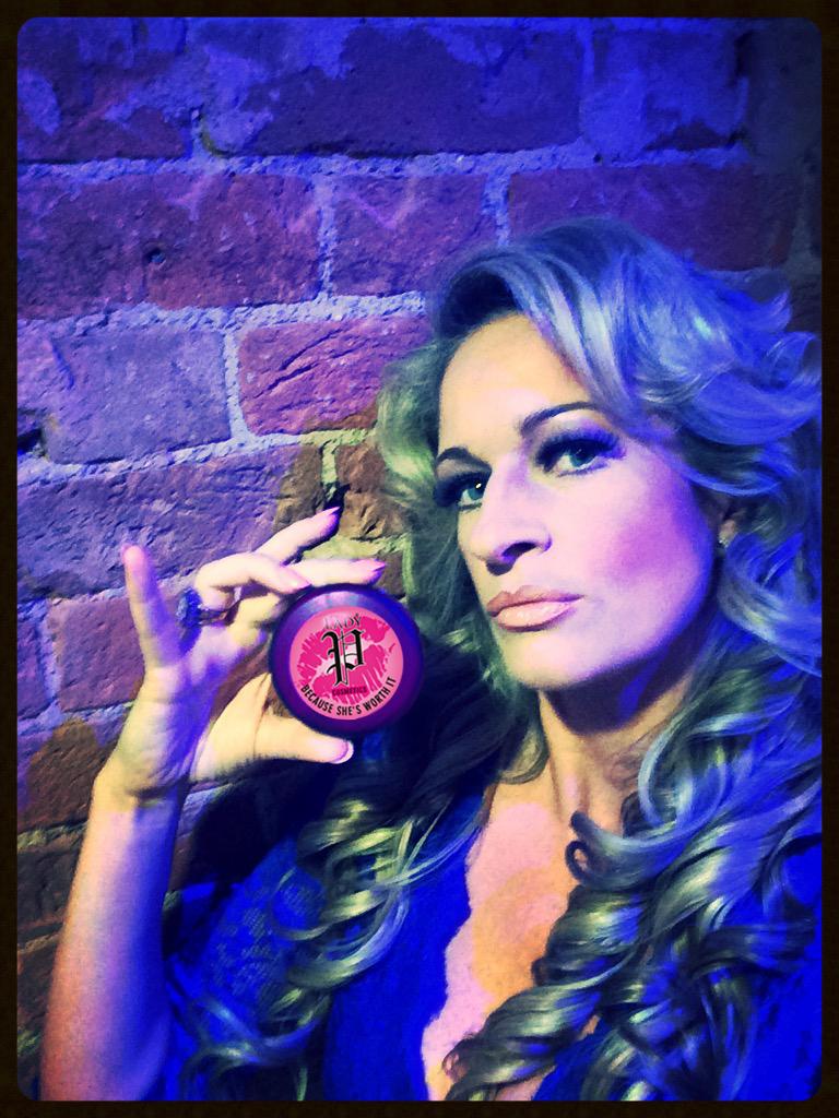 TheRSC's tweet photo. Perform in a Jacobean comedy at the RSC... go on to have your own brand of make-up #lifegoals @LadyP_W http://t.co/XEi5TmJaOr