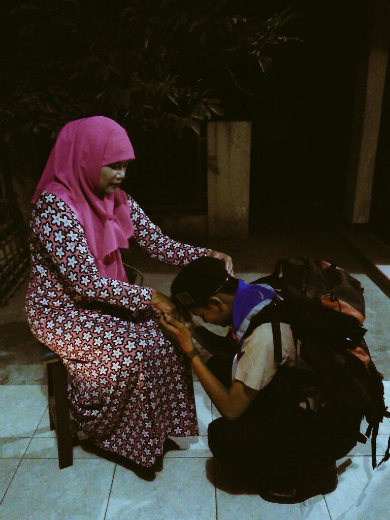 ibnuSA_'s tweet photo. #IdolakuOrtuku #haripramuka54 http://t.co/2qBnT9x6RU