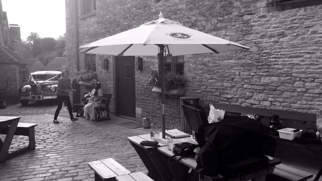 royaloaktetbury's tweet photo. It's photoshoot day here at our beautiful pub. All in aid of @tetburygsp http://t.co/FvJZj3SJFf