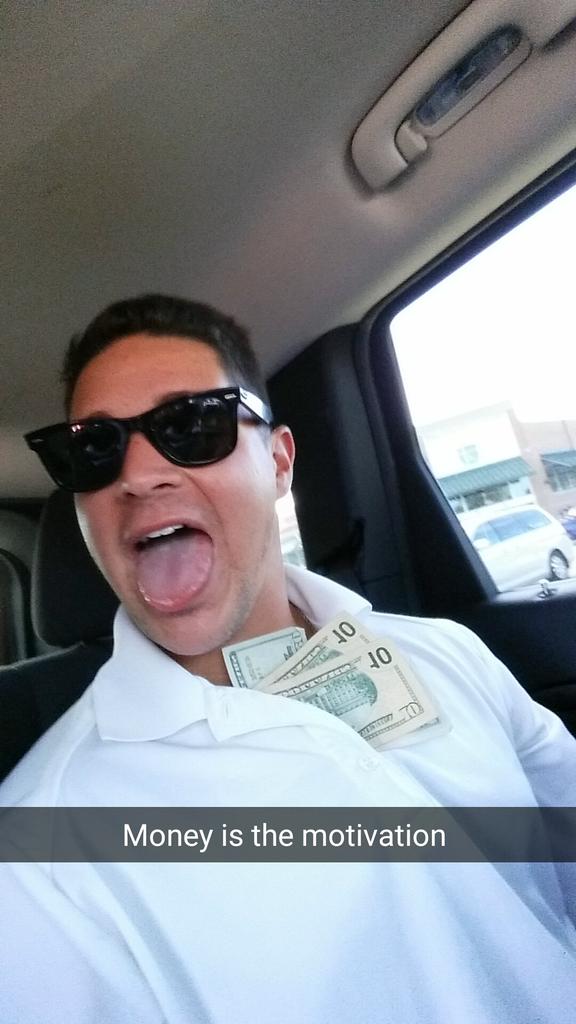 PureSilkBrett's tweet photo. Happy Birthday! @BayshoresBoy #MoreLikeBaeShoresBoy #CominForThatAss http://t.co/8aoL1xHqZP