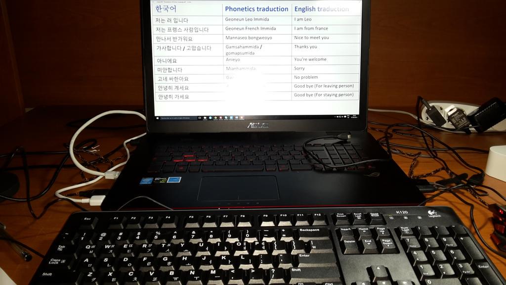 salutlacoree's tweet photo. 안녕하세요 ! Premier cours de coréen aujourd'hui ! Et bien sur, le travail le soir ;) #profcool #langue #korea http://t.co/3GnJZVQ8Ld