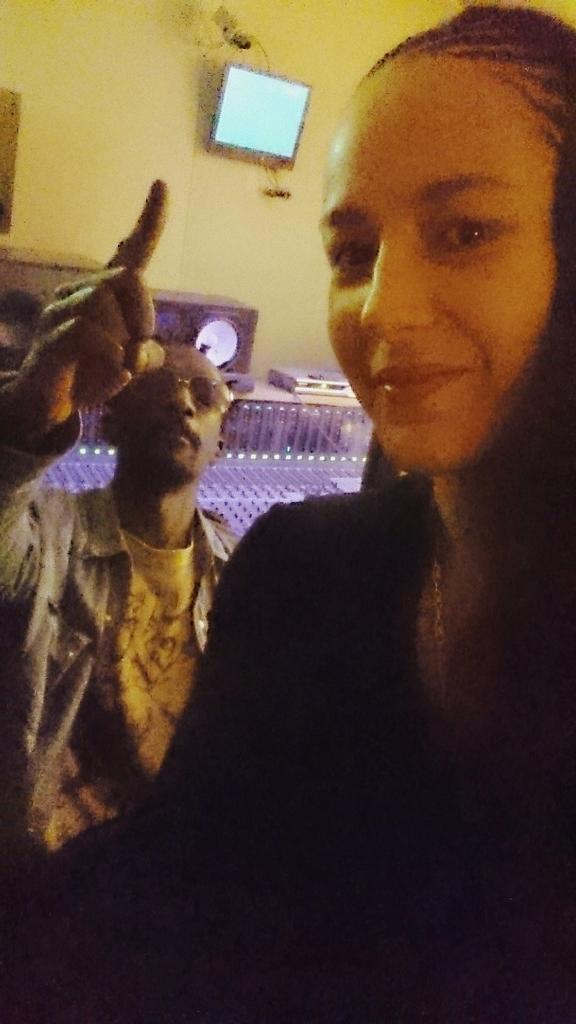 Melodieuz's tweet photo. 6PiedsSurTerre !!! Bientôt le 1er single... http://t.co/P61H5a48P8