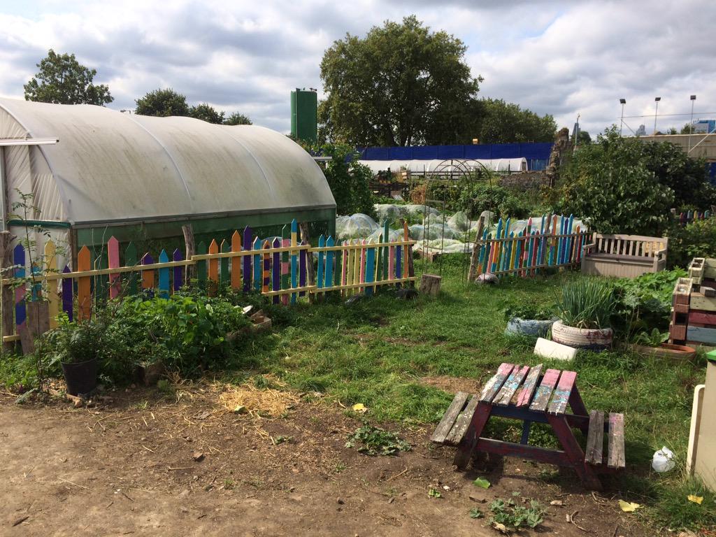 WeAreFurryTales's tweet photo. Very excited to be starting our brand new #FTClub in the ecopod @StepneyCityFarm - beautiful day for it too! โ๏ธ http://t.co/AJJ1NF5Jhe