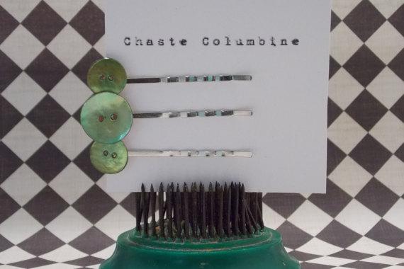 stinkerbelle007's tweet image. Vintage Button Upcycled Bobby-Pins arnd.co/gMH5o  #CraftHour #shopetsy