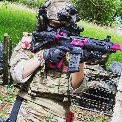 moobeshbutton's tweet photo. @femmefatalekell looking fearsome @ Op Zero One Thirty #AirsoftWarrior #TacticalLady http://t.co/zUPTDSsAqr