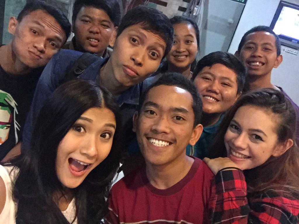 ChristiColondam's tweet photo. Thanks so much for #Christination & #SobatShae yang sudah menemani kita di radio #ItuAku #Gojigo
Cc @WarnerMusicID http://t.co/QiAFWAvRr8
