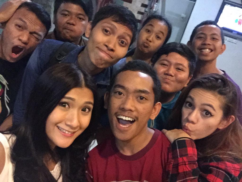 ChristiColondam's tweet photo. Thanks so much for #Christination & #SobatShae yang sudah menemani kita di radio #ItuAku #Gojigo
Cc @WarnerMusicID http://t.co/QiAFWAvRr8