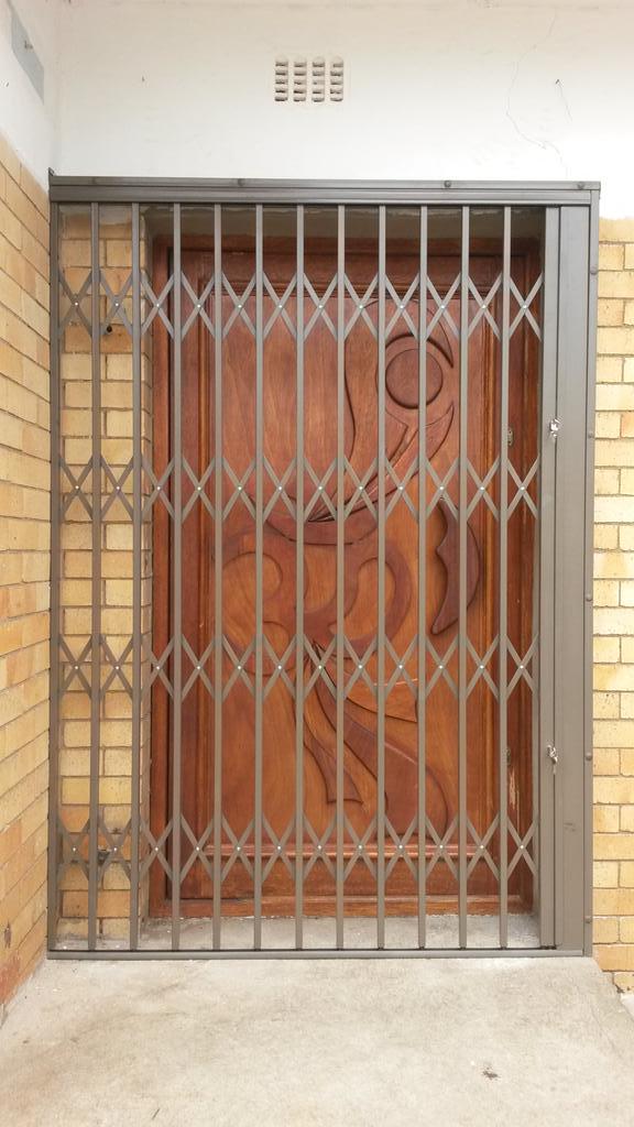 expandable door gate