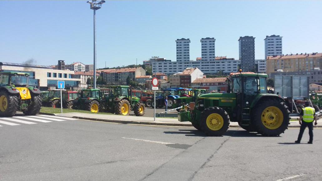 Miguel_Lhou's tweet photo. Tractorada!! http://t.co/OH1UgpMRzY