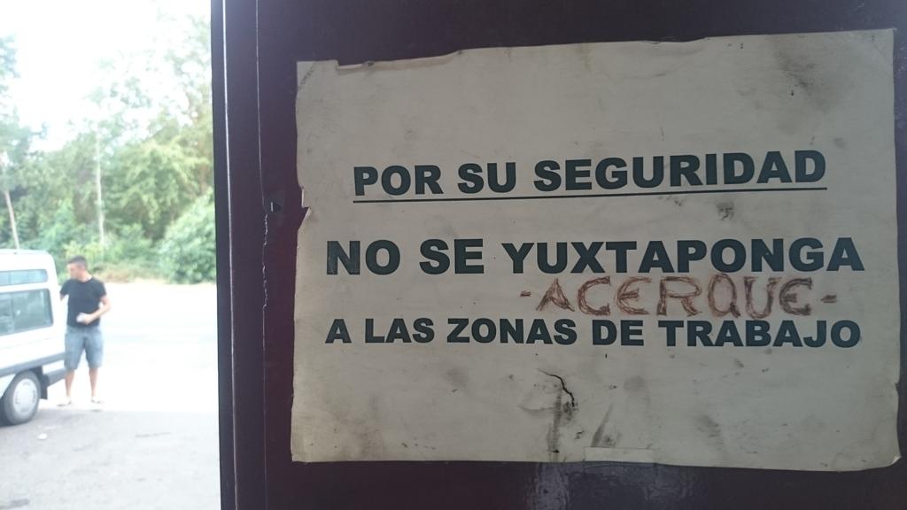 Quinito_Foto's tweet photo. Por su seguridad..... 😊 
#bierzo #elbierzo #seguridad #acerque http://t.co/mQqBZO8riX