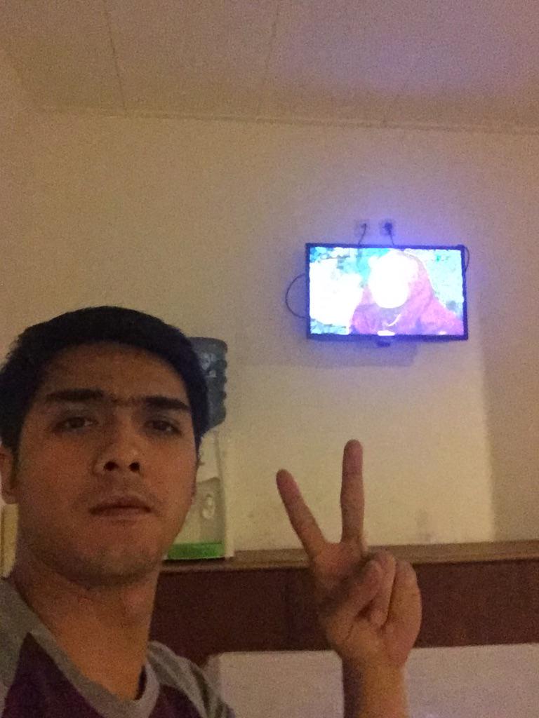 RickyHarun45MF's tweet photo. Aku selfie sambil ntnn PANGERAN .. Ayo kalian selfie dong, pake hastag #PangeranSCTVtayang2jam http://t.co/ISEuQHoORj