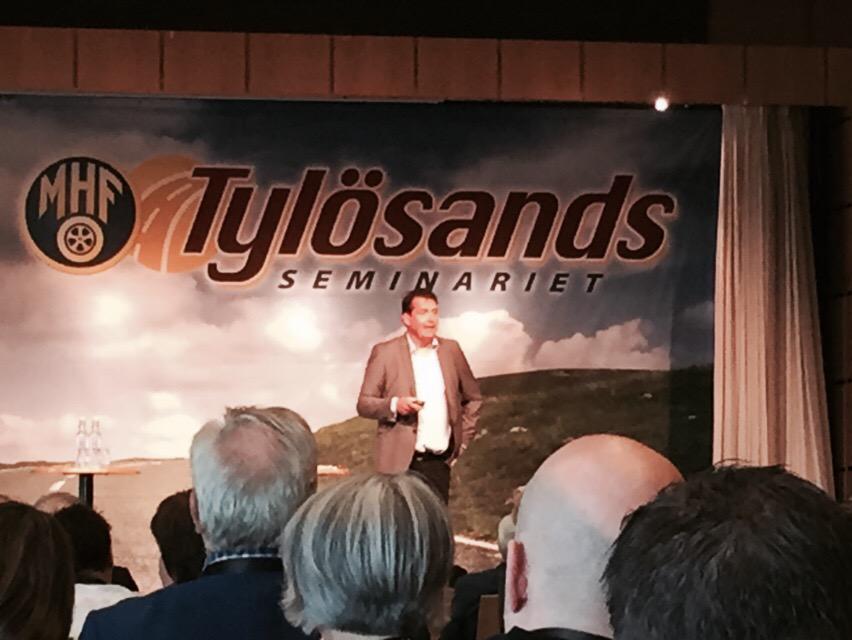 cegr_blom's tweet photo. Uppfriskande att blanda allvar med humor! #nollvision #johanwester http://t.co/xBOqUWgagO
