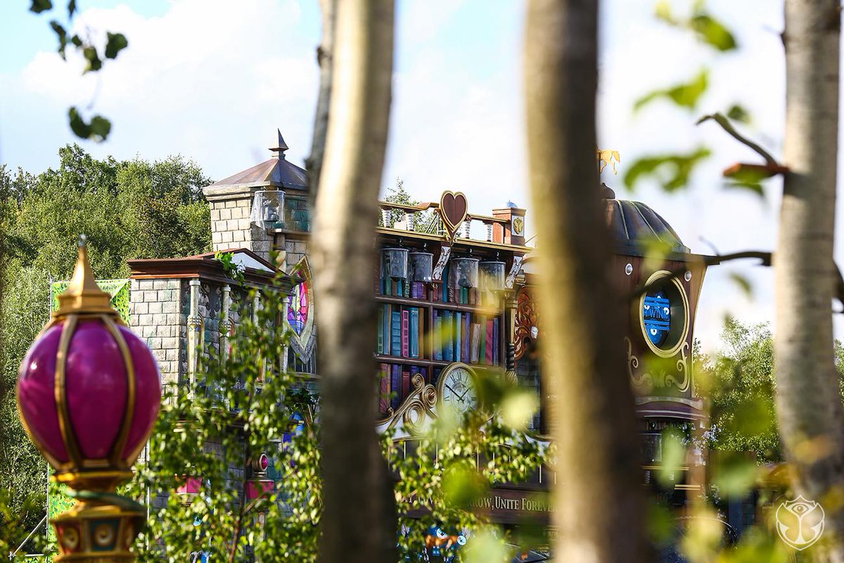 tomorrowland's tweet photo. The House of Books. #Tomorrowland http://t.co/iKox8bC1os