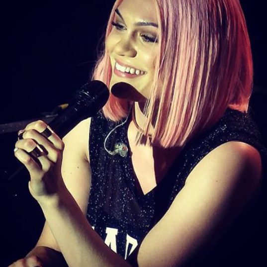 QueenUnbroken's tweet photo. THERES NOT A MINUTE HOUR DAY OR NIGHT THAT I DONT LOVE THIS WOMAN I CANT BELIEVE IM SEEING MY GUIDING LIGHT IN 4DAYS http://t.co/kOOHJlGhpU
