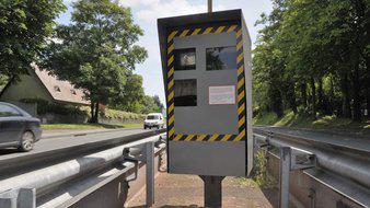 assuactu's tweet photo. http://t.co/wcmrw4ULDL Répression : les radars fixes vont-ils vérifier votre assurance ? http://t.co/qIVsp09DvN http://t.co/Of4FaZqPt5