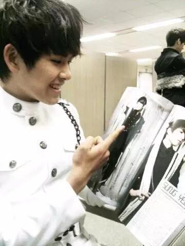 simkunggyu's tweet photo. No one loves Hoya more than Hoya loves Hoya 😂 http://t.co/Q4YnuKKALA